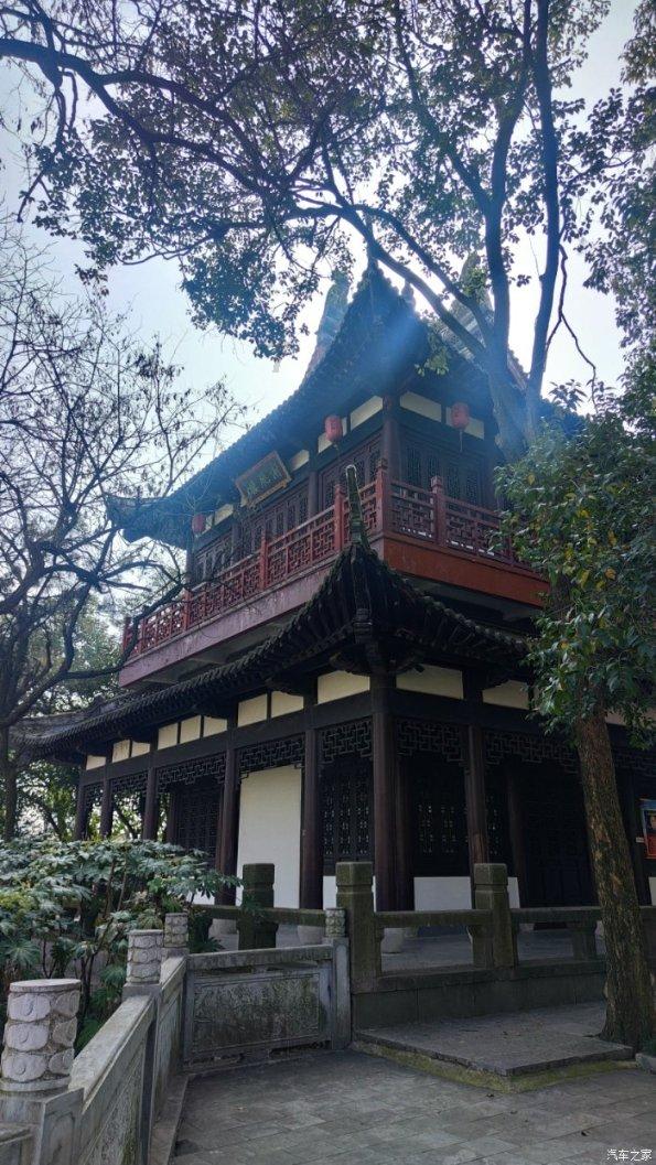 旋翼物业盘中异动 股价大涨13.80%报9.98美元