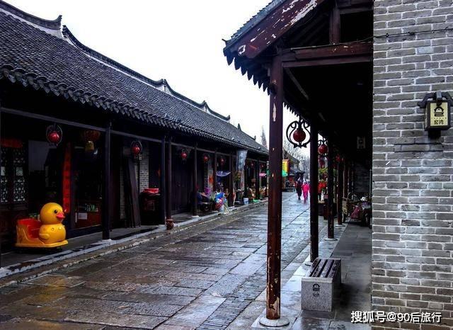 人的一生,简单到复杂,是前半生的阅历;复杂到简单,是后半生的修行